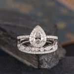 Load image into Gallery viewer, 1.00CT PEAR CUT WHITE GOLD BRIDAL SET DIAMOND HALO ANTIQUE MOISSANITE ENGAGEMENT RING