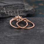 Load image into Gallery viewer, 1.0CT ANTIQUE ROSE GOLD BAGUETTE CUT SIDE STONE MOISSANITE ENGAGEMENT RING CURVED SHAPED MATCHING BAND