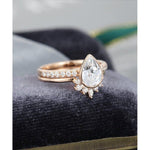 Load image into Gallery viewer, 1.25CT 2PCS PEAR SHAPED UNIQUE CURVED MOISSANITE ENGAGEMENT RING BRIDAL GIFT FOR WOMAN