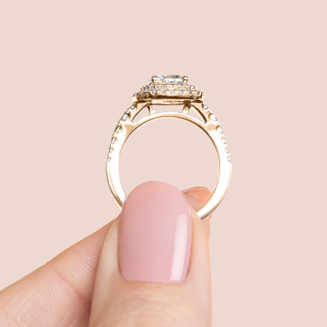 ECHO ROUND CUT MOISSANITE ENGAGEMENT RING