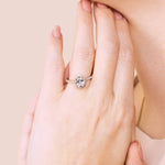 Load image into Gallery viewer, ENVY OVAL CUT MOISSANITE ENGAGEMENT RING