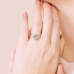 Load image into Gallery viewer, ENVY OVAL CUT MOISSANITE ENGAGEMENT RING