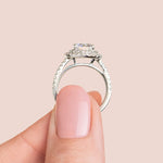 Load image into Gallery viewer, GLOW ROUND CUT MOISSANITE ENGAGEMENT RING