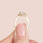 Load image into Gallery viewer, HAIL ROUND CUT MOISSANITE ENGAGEMENT RING