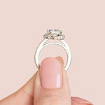 Load image into Gallery viewer, HAIL ROUND CUT MOISSANITE ENGAGEMENT RING