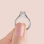 Load image into Gallery viewer, SOUL CLASSIC OVAL CUT MOISSANITE ENGAGEMENT RING