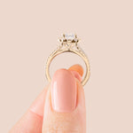 Load image into Gallery viewer, VARA ROUND CUT MOISSANITE ENGAGEMENT RING