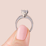 Load image into Gallery viewer, FATE ROUND CUT MOISSANITE ENGAGEMENT RING