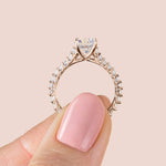 Load image into Gallery viewer, WREN ROUND CUT MOISSANITE ENGAGEMENT RING