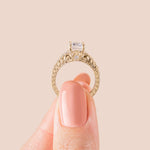 Load image into Gallery viewer, LUXE ROUND CUT MOISSANITE ENGAGEMENT RING