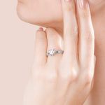 Load image into Gallery viewer, ISLE ROUND CUT MOISSANITE ENGAGEMENT RING