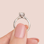 Load image into Gallery viewer, HERO OVAL CUT MOISSANITE ENGAGEMENT RING