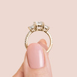 Load image into Gallery viewer, ALAS ROUND CUT MOISSANITE ENGAGEMENT RING
