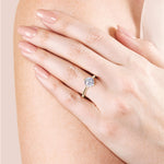 Load image into Gallery viewer, EAVE KITE OVAL CUT MOISSANITE ENGAGEMENT RING