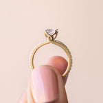 Load image into Gallery viewer, RAIA ROUND CUT MOISSANITE ENGAGEMENT RING