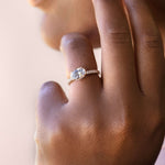 Load image into Gallery viewer, DAHL OVAL CUT MOISSANITE ENGAGEMENT RING
