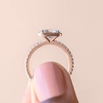 Load image into Gallery viewer, DAHL OVAL CUT MOISSANITE ENGAGEMENT RING