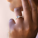 Load image into Gallery viewer, DAHL OVAL CUT MOISSANITE ENGAGEMENT RING