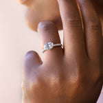Load image into Gallery viewer, DAHL OVAL CUT MOISSANITE ENGAGEMENT RING