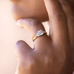 Load image into Gallery viewer, CALM ROUND CUT MOISSANITE ENGAGEMENT RING