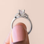 Load image into Gallery viewer, CALM ROUND CUT MOISSANITE ENGAGEMENT RING