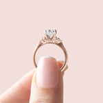 Load image into Gallery viewer, CALM OVAL CUT MOISSANITE ENGAGEMENT RING