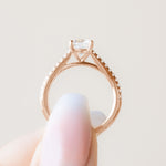 Load image into Gallery viewer, SONE ROUND CUT MOISSANITE ENGAGEMENT RING