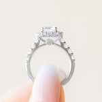 Load image into Gallery viewer, VAIL BOLD ROUND CUT MOISSANITE ENGAGEMENT RING
