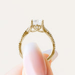 Load image into Gallery viewer, DITA ROUND CUT MOISSANITE ENGAGEMENT RING