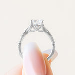 Load image into Gallery viewer, DITA ROUND CUT MOISSANITE ENGAGEMENT RING