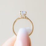 Load image into Gallery viewer, IRIS OVAL CUT MOISSANITE ENGAGEMENT RING