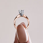 Load image into Gallery viewer, CHIC CLASSIC ROUND CUT MOISSANITE ENGAGEMENT RING