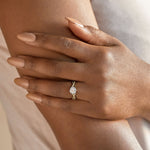 Load image into Gallery viewer, CHIC CLASSIC ROUND CUT MOISSANITE ENGAGEMENT RING