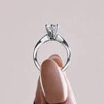 Load image into Gallery viewer, CHIC CLASSIC ROUND CUT MOISSANITE ENGAGEMENT RING