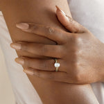 Load image into Gallery viewer, CHIC CLASSIC OVAL CUT MOISSANITE ENGAGEMENT RING