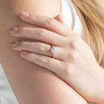 Load image into Gallery viewer, EAVE CLASSIC ROUND CUT MOISSANITE ENGAGEMENT RING
