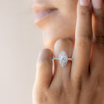 Load image into Gallery viewer, EROS OVAL CUT MOISSANITE ENGAGEMENT RING