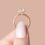 Load image into Gallery viewer, ALTO ROUND CUT MOISSANITE ENGAGEMENT RING