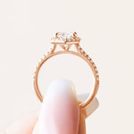 Load image into Gallery viewer, SISE KITE ROUND CUT MOISSANITE ENGAGEMENT RING