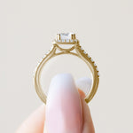 Load image into Gallery viewer, FAYE ROUND CUT MOISSANITE ENGAGEMENT RING