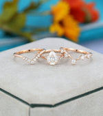 Load image into Gallery viewer, 3PCS PEAR CUT ROSE GOLD WEDDING BRIDAL MOISSANITE ENGAGEMENT RING SET WITH MATCHING BAND
