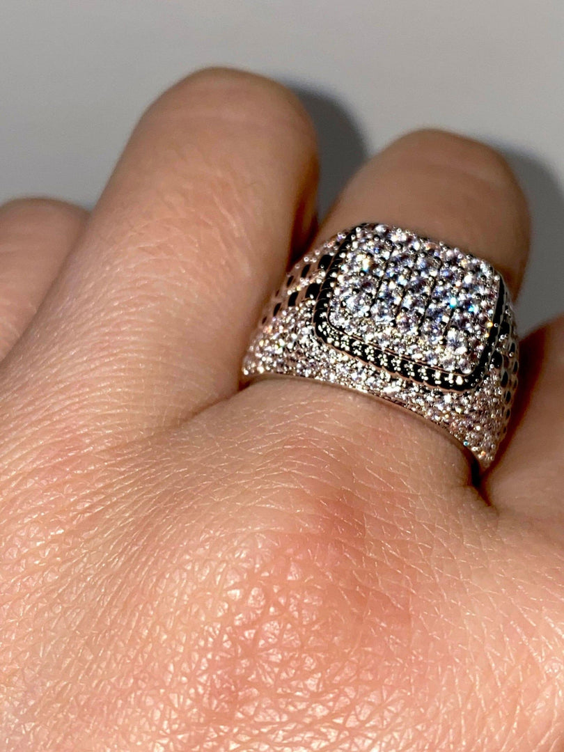 FULL ICE OUT MOISSANITE DIAMOND REAL VVS MEN’S CUSTOM HIP HOP DESIGNER BIG RING