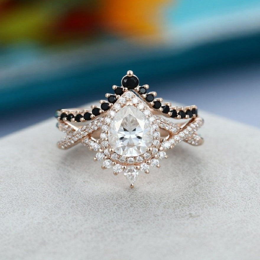 1.00CT PEAR SHAPED ROSE GOLD WOMEN VINTAGE CURVED BAND MOISSANITE ENGAGEMENT RING SET