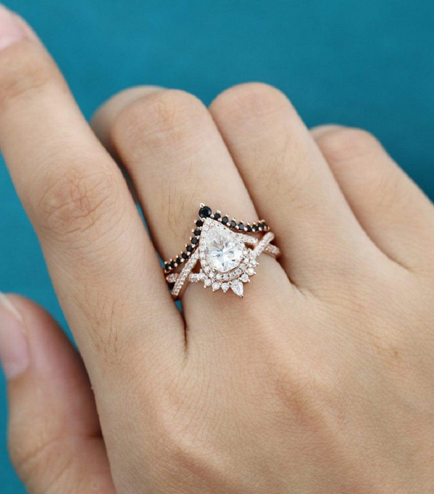 1.00CT PEAR SHAPED ROSE GOLD WOMEN VINTAGE CURVED BAND MOISSANITE ENGAGEMENT RING SET