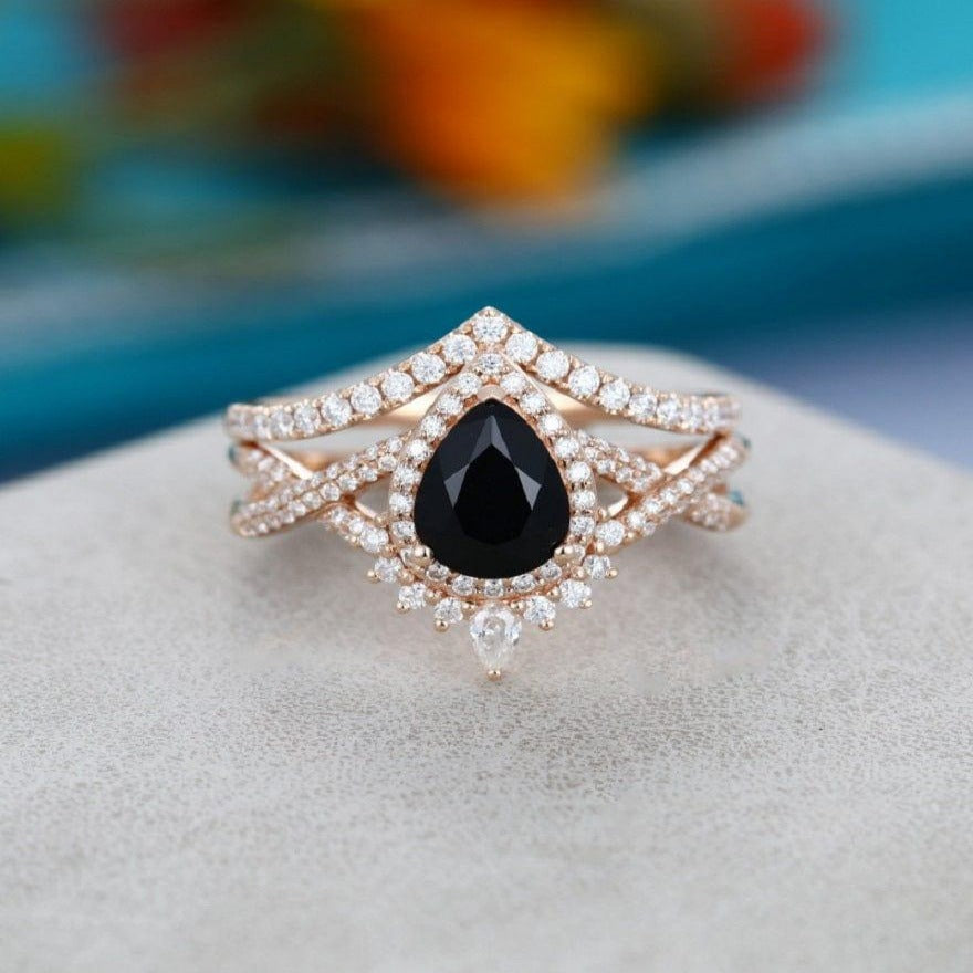 1.00CT PEAR SHAPED UNIQUE ROSE GOLD CURVED BAND BLACK MOISSANITE ENGAGEMENT RING