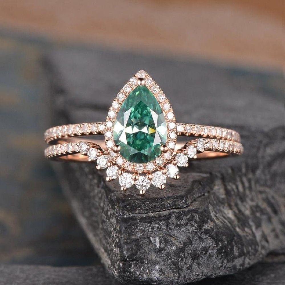 1.25CT PEAR CUT GREEN HALO DIAMOND MOISSANITE ENGAGEMENT RING BRIDAL SET