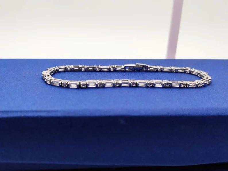 14K GOLD BAGUETTE AND ROUND DIAMOND TENNIS BRACELET