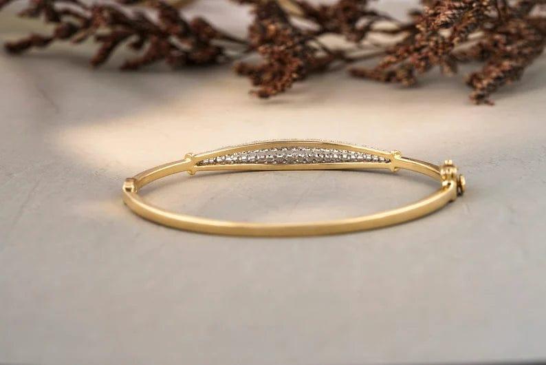 14K GOLD SLEEK CHARMING DIAMOND BRACELET