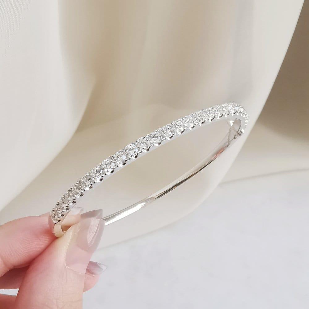 14K GOLD SPARKLING DIAMOND BANGLE BRACELET