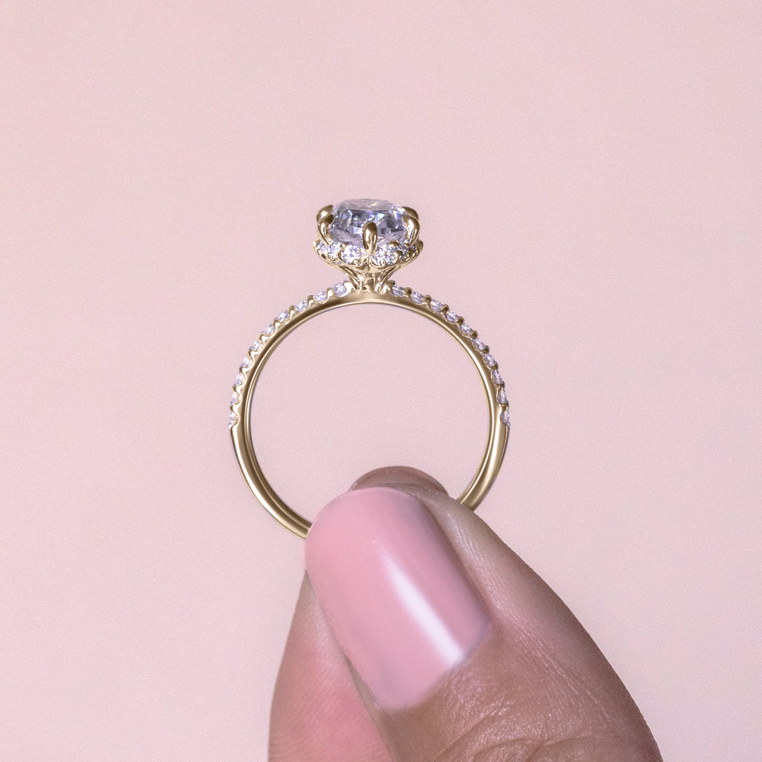 SORA OVAL CUT MOISSANITE ENGAGEMENT RING